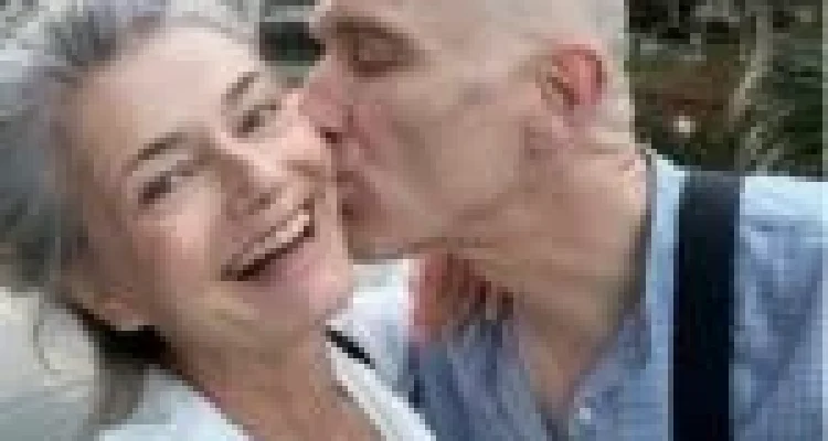 Paulina Porizkova Menikah di Usia 61 Tahun Setelah Bertemu Jodoh di Aplikasi Kencan