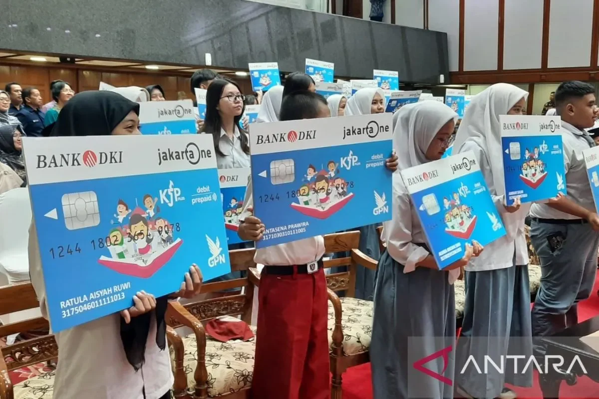 Pemerintah DKI Jakarta Salurkan KJP Plus Tahap 1 untuk 707 Ribu Siswa