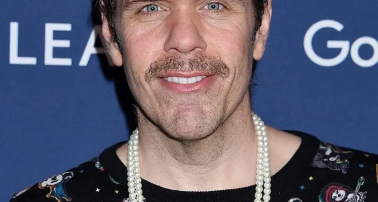 Perez Hilton Mengalami Keterpurukan Depresi Sebelum Mencoba Bunuh Diri
