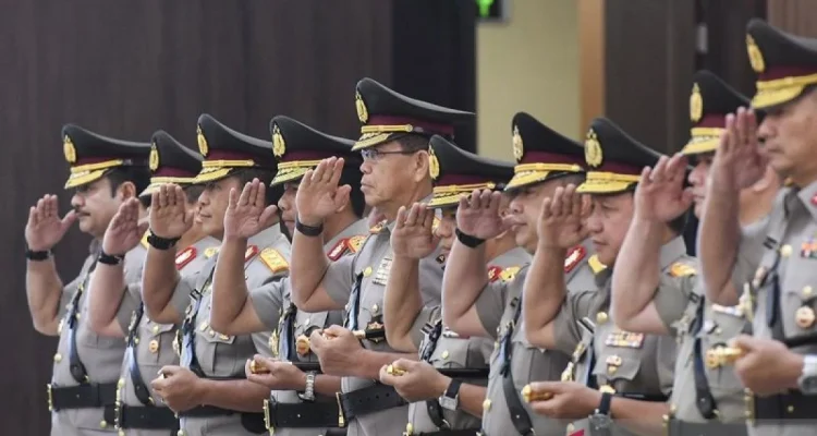 Perwira Tinggi Polri: Antara Pergantian dan Pengembangan Karier