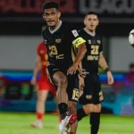 Ricky Kambuaya dan Ezra Walian Siap Menantang Aston Villa di GBK