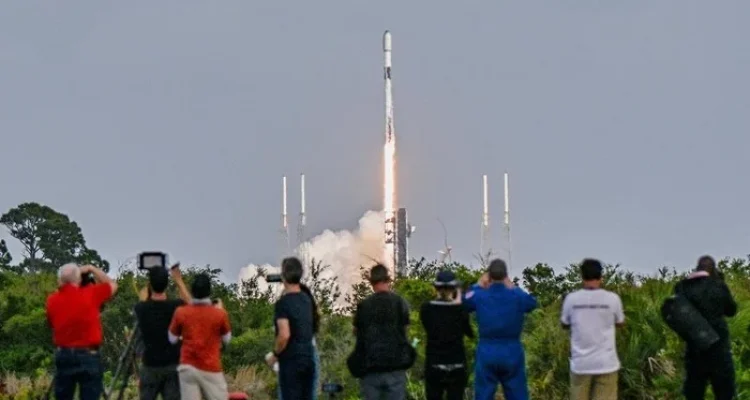 Roket SpaceX Meluncurkan 29 Satelit Baru, Konstelasi Starlink Terus Bertambah