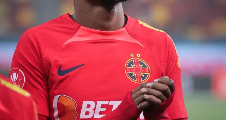 Siyabonga Ngezana Dikatakan Sebagai Bek Terbaik di Romania