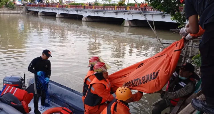 Tragedi di Sungai Cikupa: Wanita Tenggelam Ditemukan Meninggal