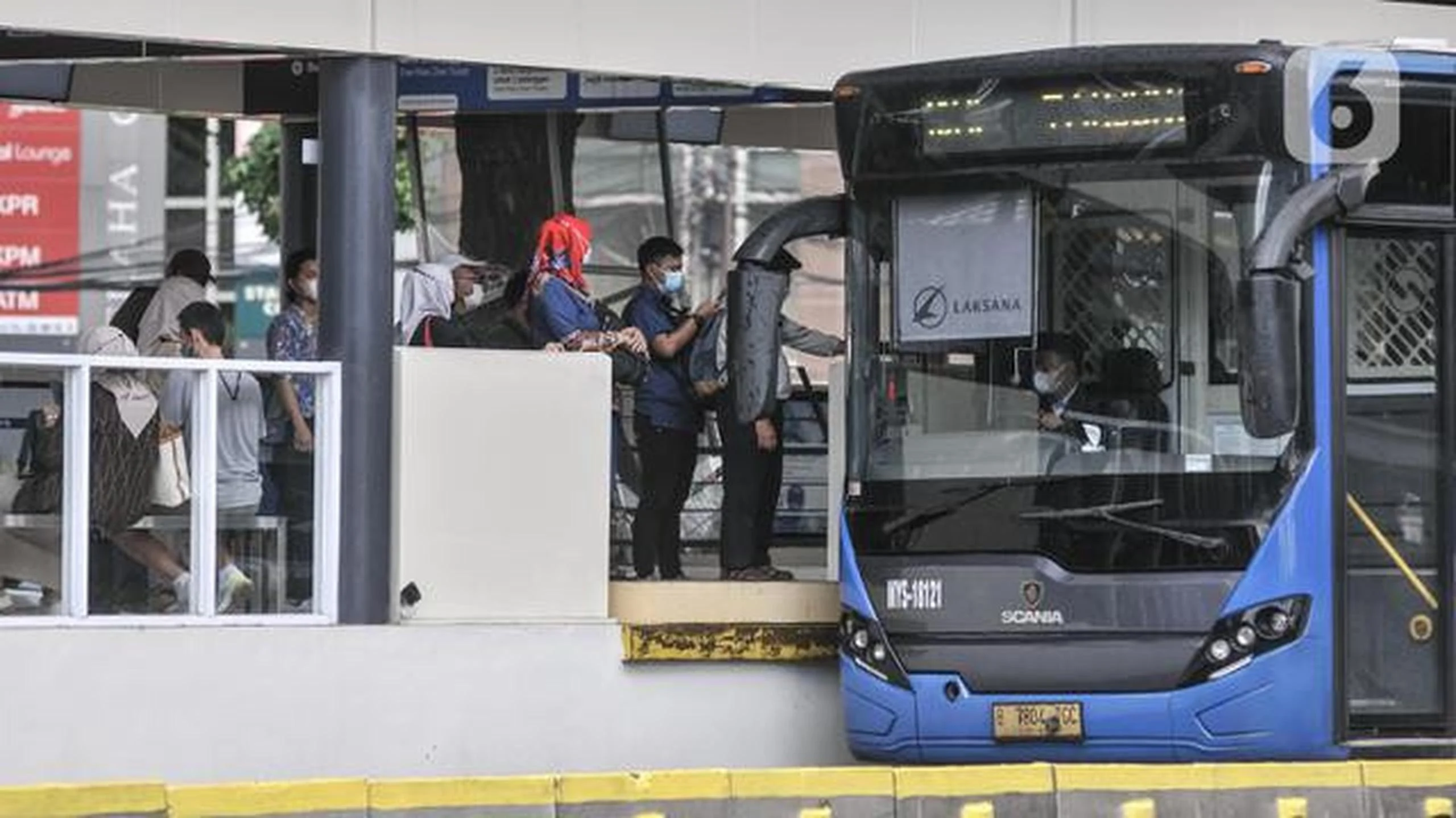 Transjakarta Siap Merayakan HUT ke-81 RI dengan Tarif Spesial