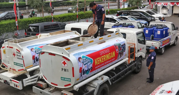 Truk Tangki Siap Menghadapi Kebakaran Hutan dan Kekeringan di Indonesia