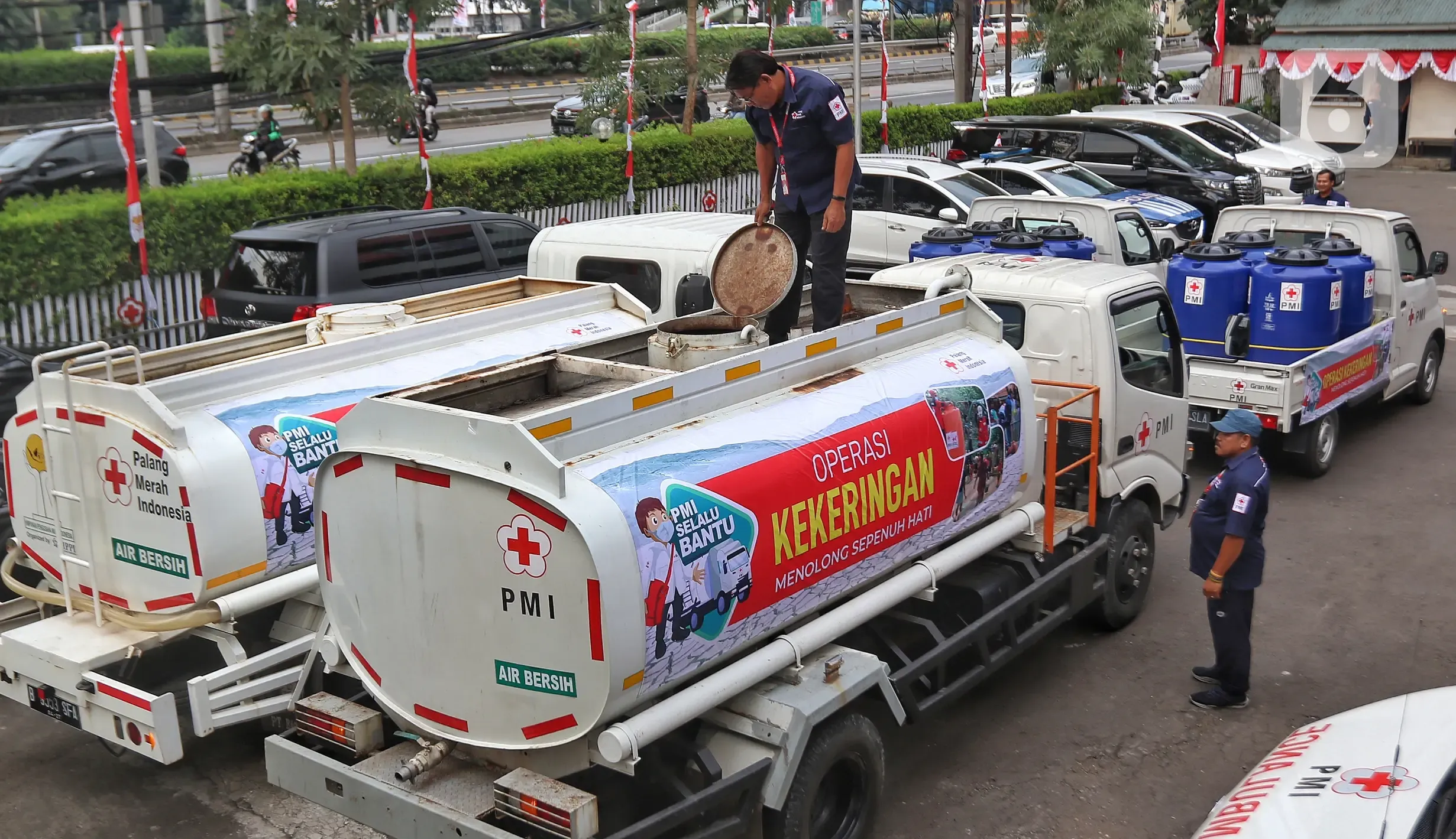Truk Tangki Siap Menghadapi Kebakaran Hutan dan Kekeringan di Indonesia