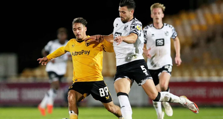 Wolves vs Port Vale: Kemenangan 3-0 dan Kericuhan di Tribun